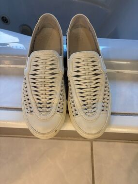 Tory Burch leather sneaker!Excellent condition!
